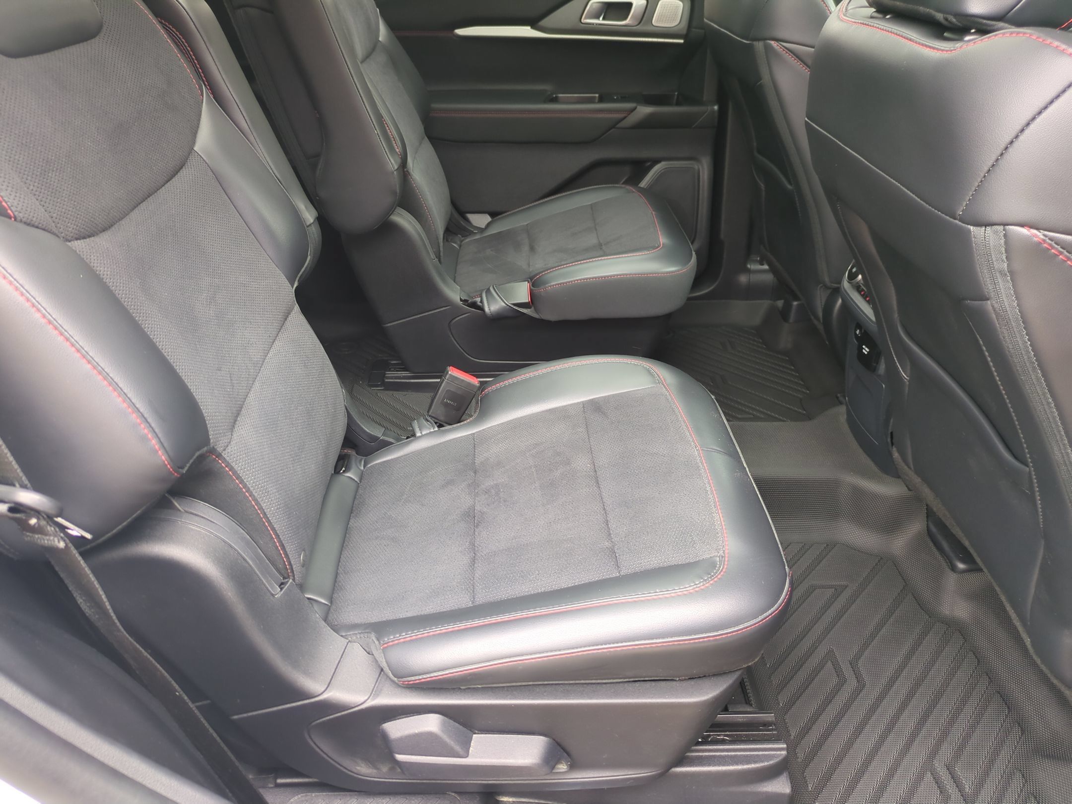 Certified 2025 Ford Explorer ST w/ Sun And Sound Package AWD/4WD image 33