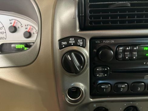 Used 2005 Ford Explorer Sport Trac XLT image 21