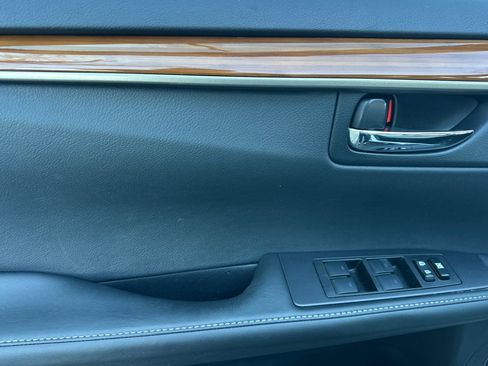 Used 2013 Lexus ES 300h image 12