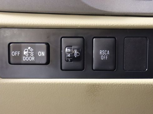 Used 2013 Toyota Tundra Limited AWD/4WD image 10