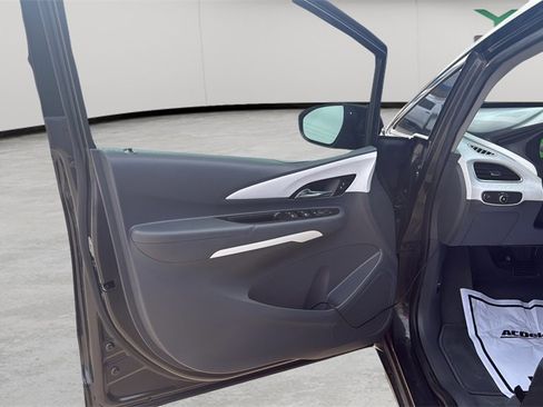 Used 2021 Chevrolet Bolt LT image 47
