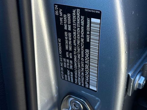 Certified 2024 Porsche Macan image 31