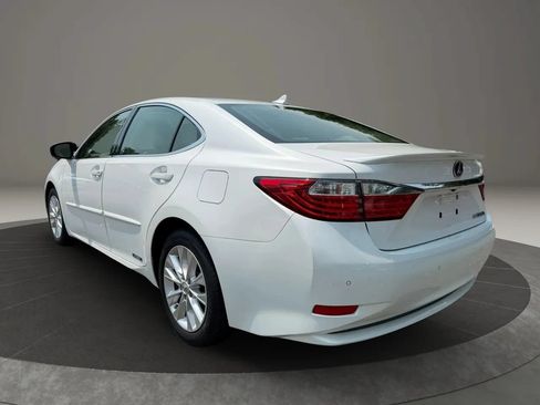 Used 2013 Lexus ES 300h w/ Luxury Pkg FWD image 7