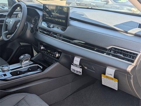 New 2025 Mitsubishi Outlander SE image 29