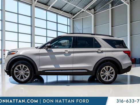 Used 2023 Ford Explorer XLT w/ Equipment Group 202A AWD/4WD image 2
