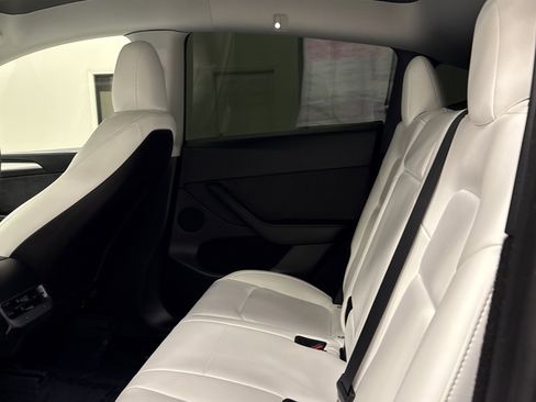 Used 2024 Tesla Model Y 2WD image 11