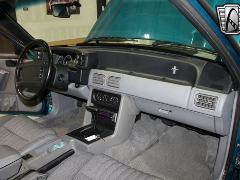 Used 1993 Ford Mustang LX image 24