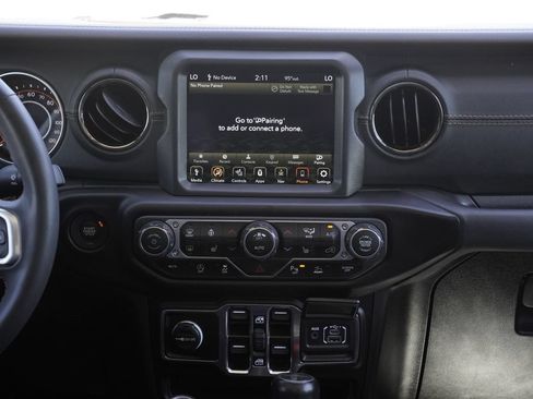 Certified 2023 Jeep Gladiator Overland AWD/4WD image 34