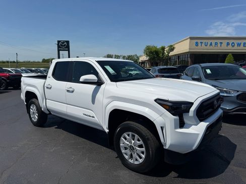 Used 2024 Toyota Tacoma SR5 AWD/4WD image 1