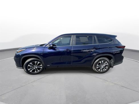 Used 2025 Toyota Highlander XLE AWD/4WD image 9