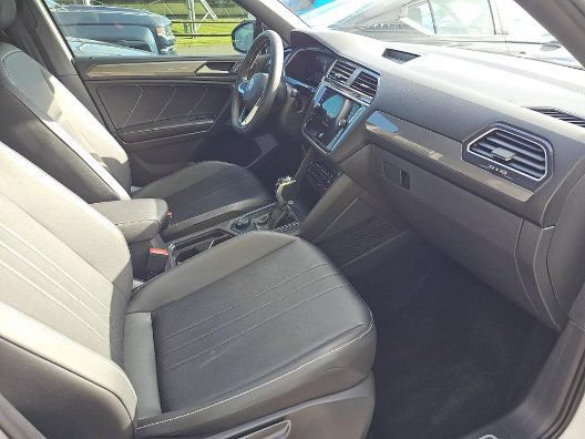 Used 2023 Volkswagen Tiguan SE R-Line AWD/4WD image 7