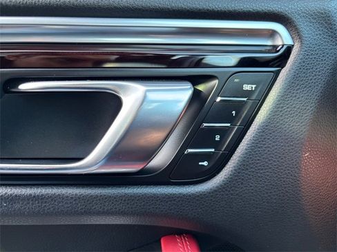 Used 2022 Porsche Macan image 17