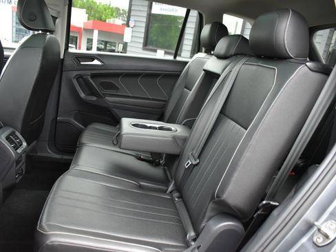 Used 2023 Volkswagen Tiguan SE w/ Panoramic Sunroof Package FWD image 27