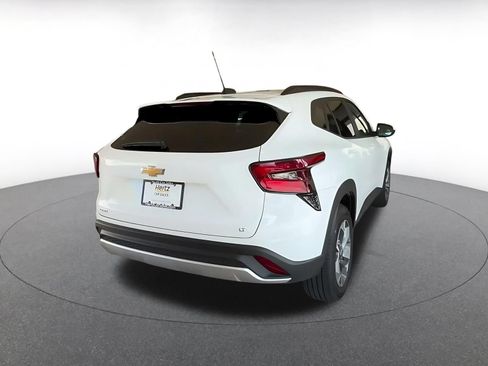 Used 2025 Chevrolet Trax LT FWD image 13