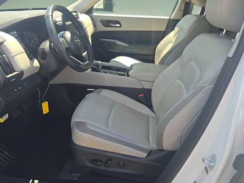Used 2024 Nissan Pathfinder SL w/ Black Appearance Package AWD/4WD image 5