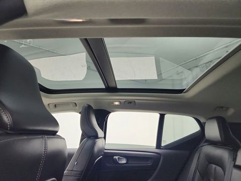 Certified 2023 Volvo XC40 B5 Ultimate w/ Protection Package Premier image 18