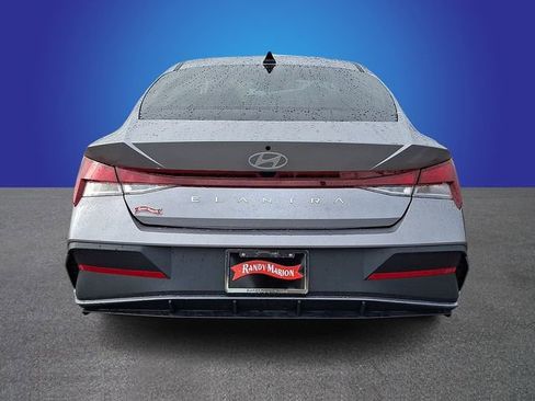 Used 2025 Hyundai Elantra SE FWD image 5
