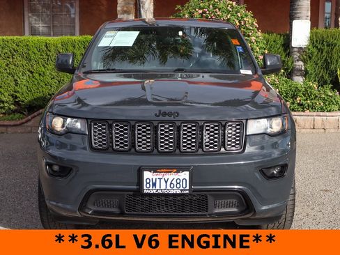 Used 2018 Jeep Grand Cherokee Altitude image 3