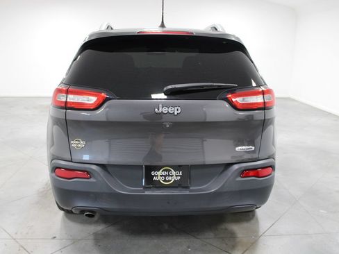 Used 2018 Jeep Cherokee Latitude Plus FWD image 9