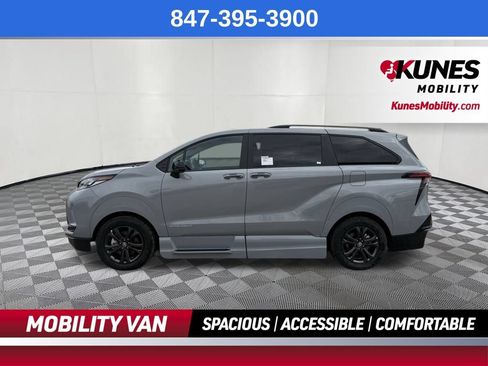 Used 2025 Toyota Sienna XSE w/ XSE Plus Package AWD/4WD image 4