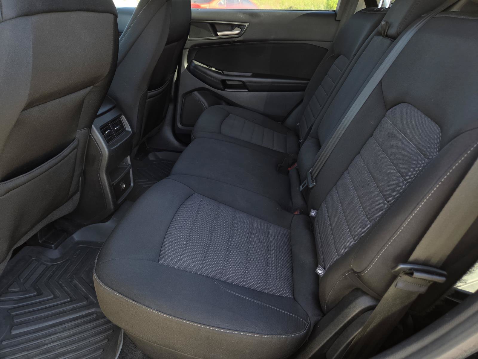 Used 2018 Ford Edge SE FWD image 28
