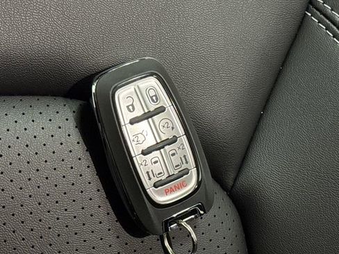 New 2026 Chrysler Pacifica Select image 28