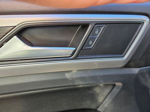 Used 2018 Volkswagen Atlas SE image 25