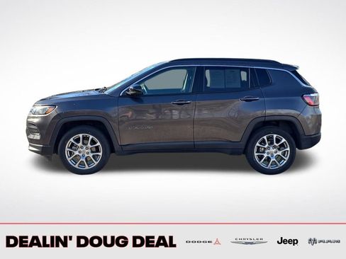 Used 2022 Jeep Compass Latitude w/ Sun and Sound Group image 3