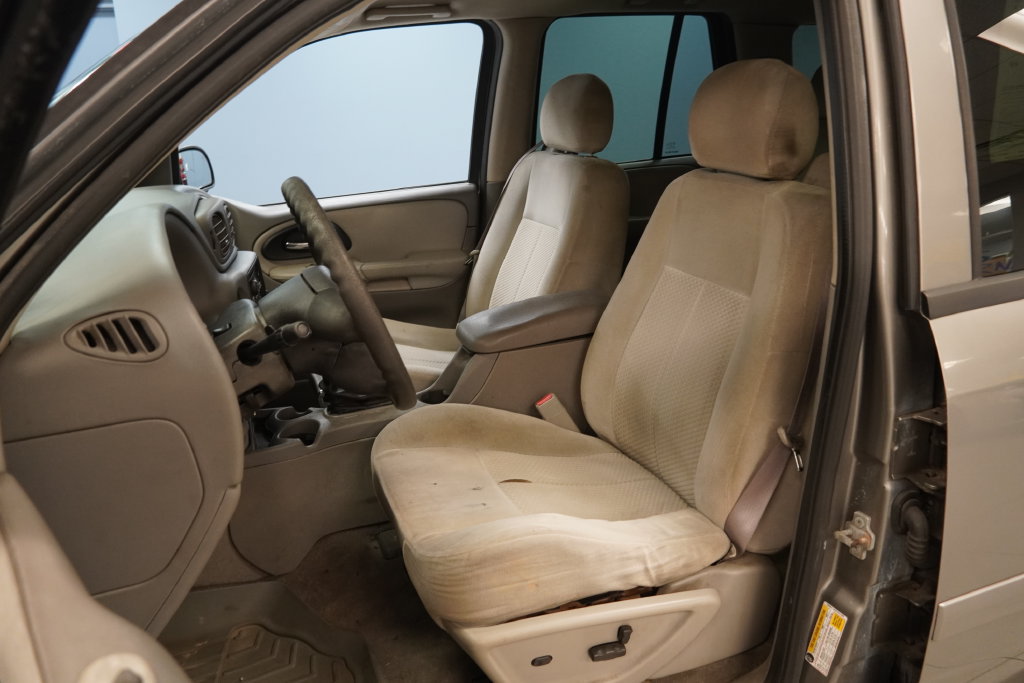Used 2007 Chevrolet TrailBlazer LS w/ LS Preferred Equipment Group AWD/4WD image 3