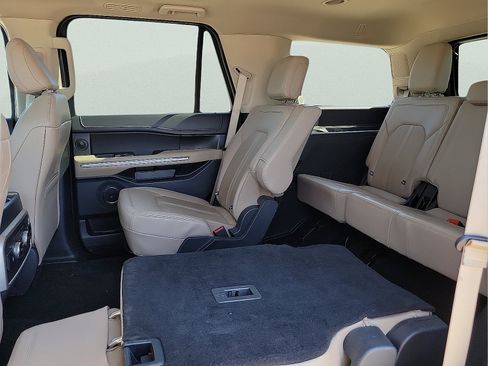 Used 2024 Ford Expedition Limited AWD/4WD image 8