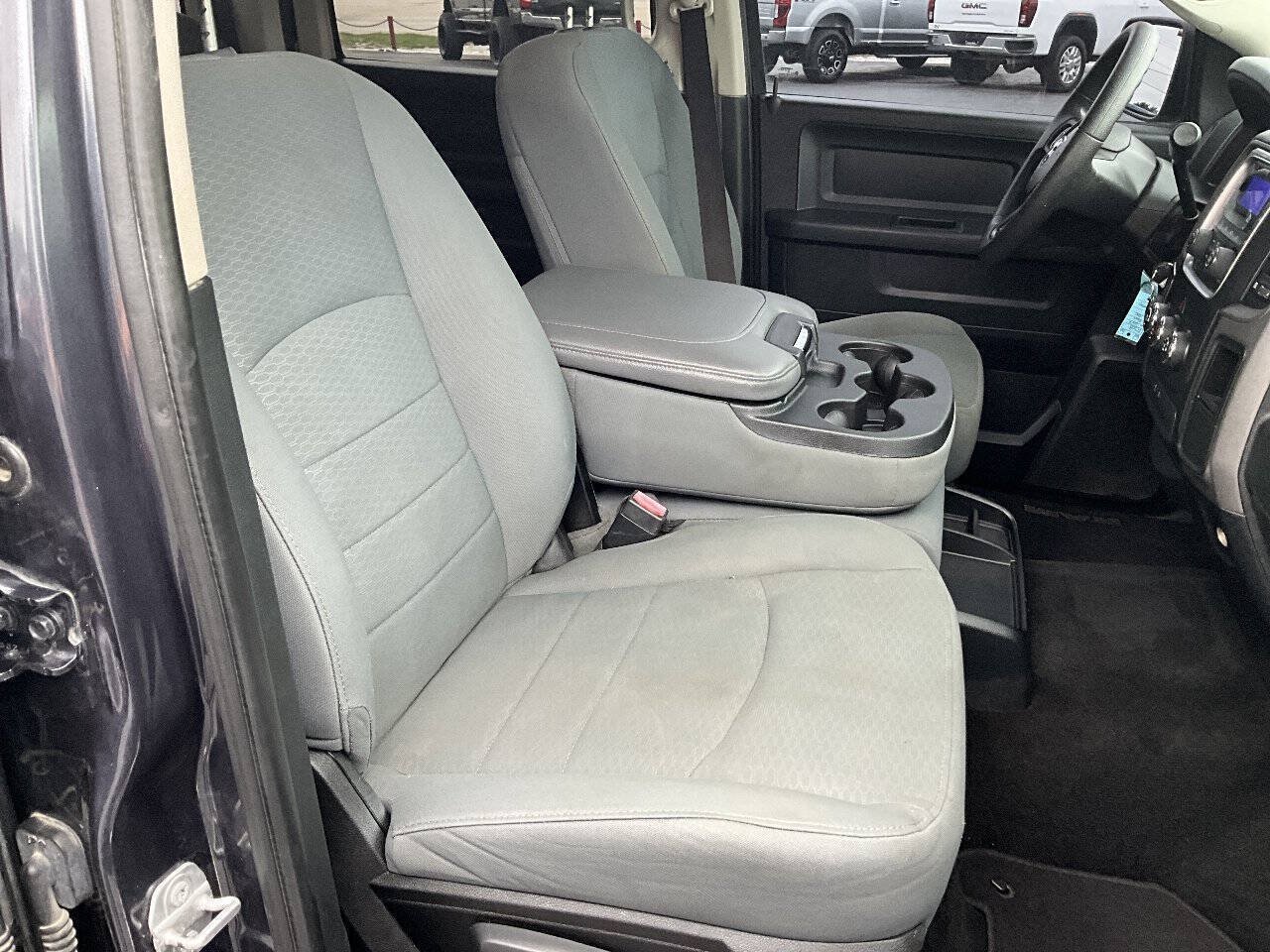 Used 2017 RAM 1500 ST w/ SXT Appearance Group AWD/4WD image 14
