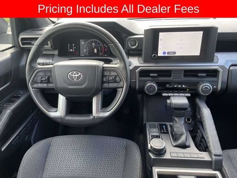 Used 2025 Toyota 4Runner SR5 AWD/4WD image 15