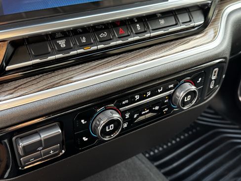 Used 2025 Chevrolet Silverado 2500 LT w/ Convenience Package image 22