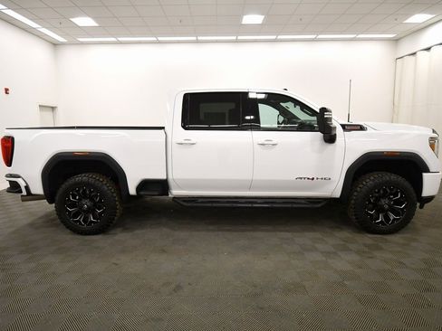 Used 2022 GMC Sierra 2500 AT4 w/ AT4 Preferred Package image 9