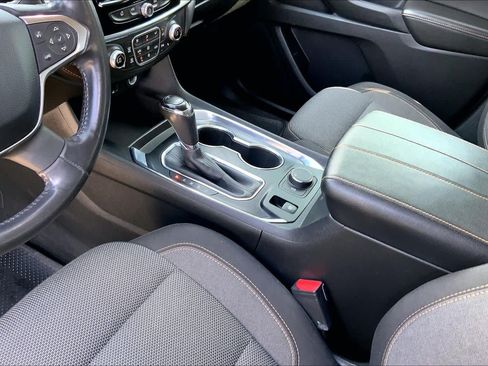 Used 2018 Chevrolet Traverse LT FWD image 16