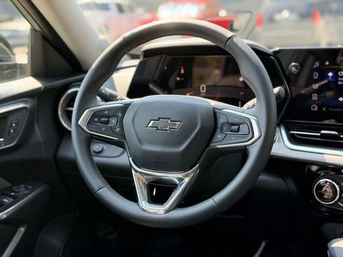 Used 2026 Chevrolet Trax ACTIV w/ Sunroof Package FWD image 22