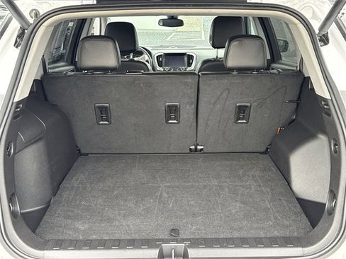 Used 2024 GMC Terrain SLT image 10