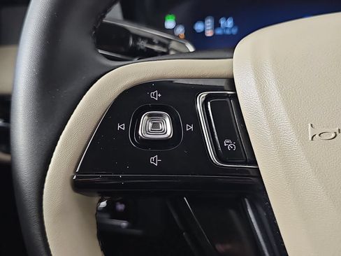 Used 2025 Lincoln Corsair FWD image 17
