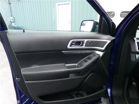 Used 2013 Ford Explorer XLT image 11