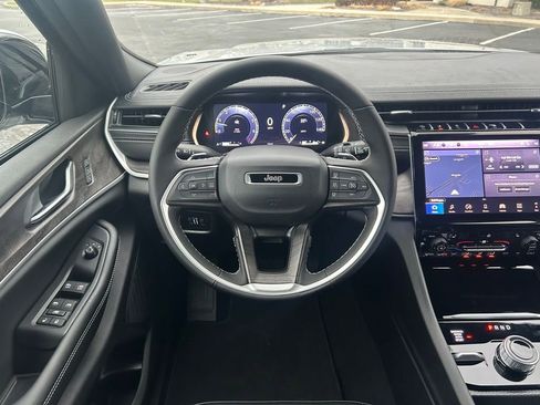 New 2025 Jeep Grand Cherokee L Limited image 3