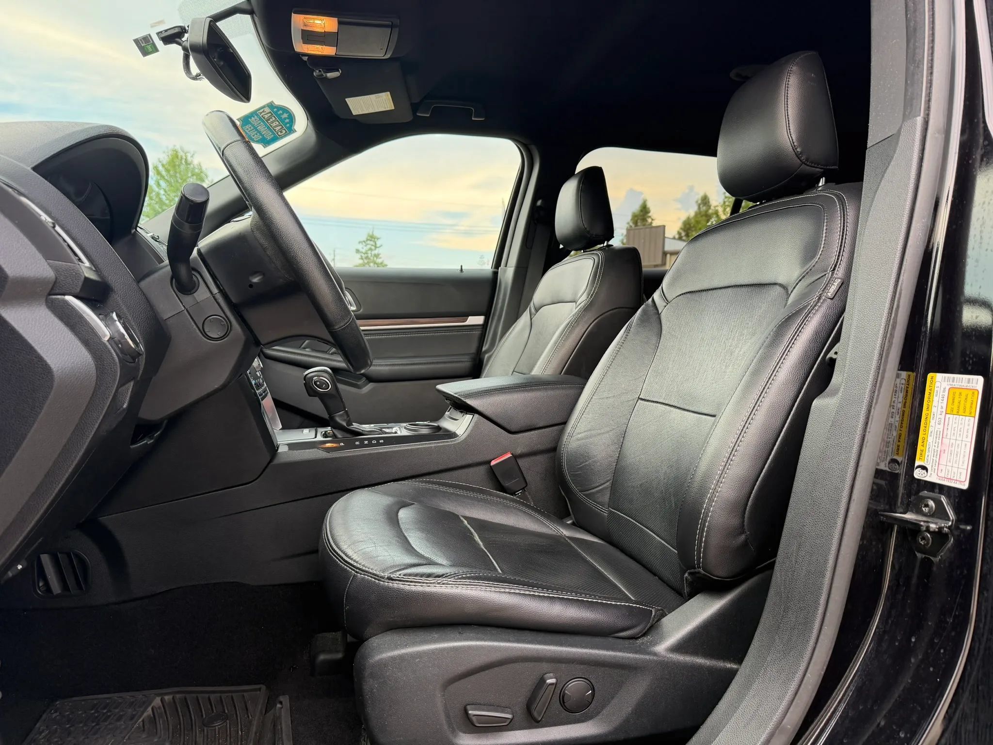 Used 2019 Ford Explorer Limited w/ Class III Trailer Tow Package FWD image 7