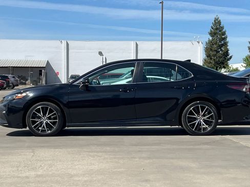 Used 2024 Toyota Camry SE image 6