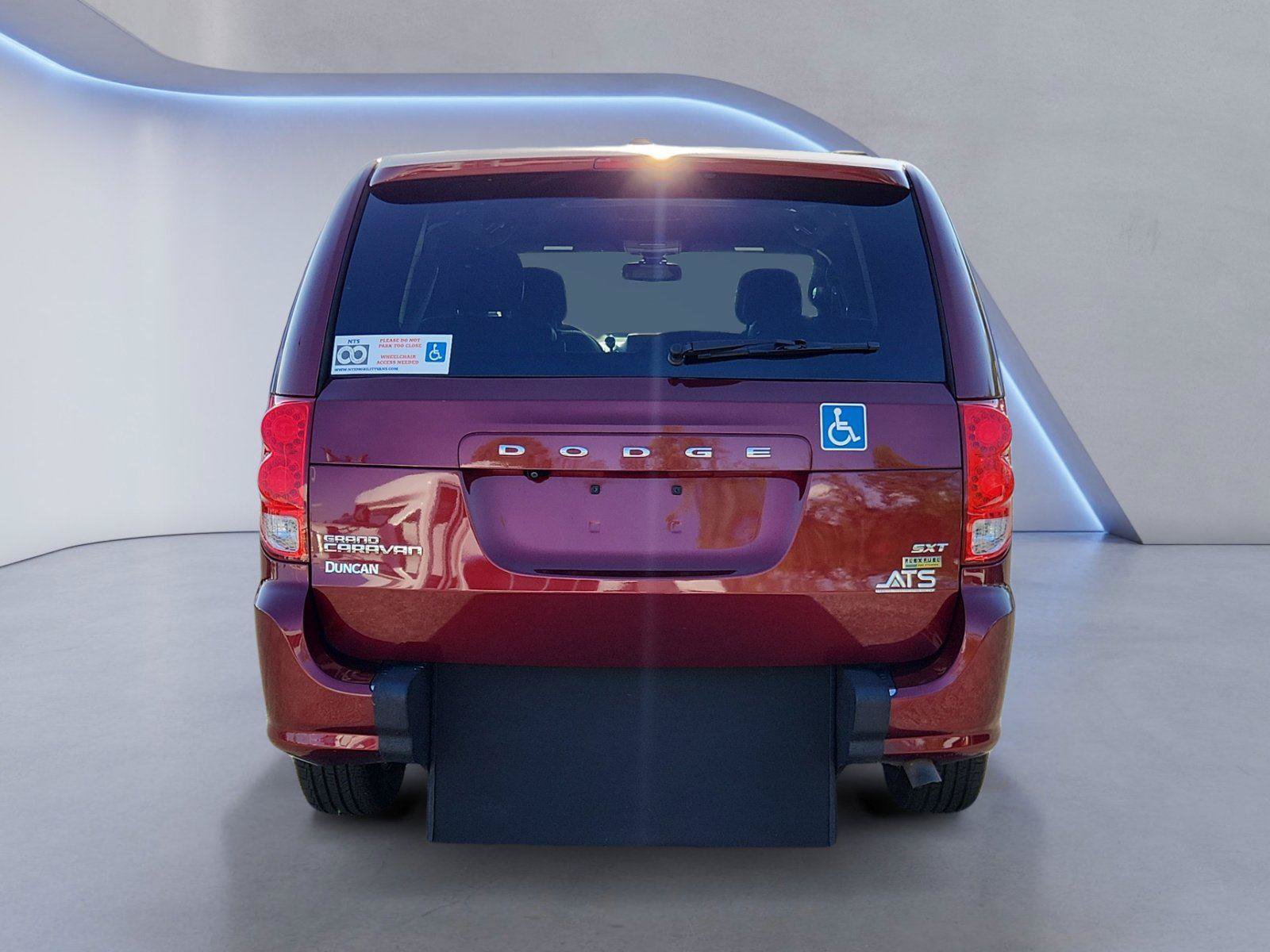 Used 2019 Dodge Grand Caravan SXT FWD image 4