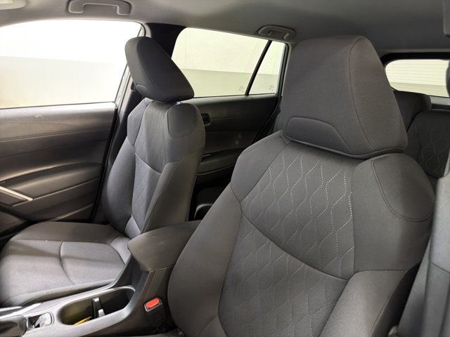 Used 2025 Toyota Corolla Cross LE FWD image 5