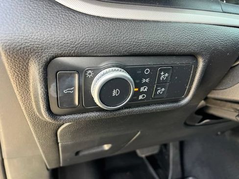Used 2022 Ford Explorer XLT w/ Equipment Group 202A RWD image 16