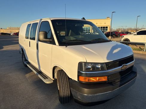 Used 2024 Chevrolet Express 2500 w/ Driver Convenience Package image 17