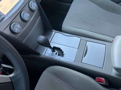 Used 2011 Toyota Camry image 18