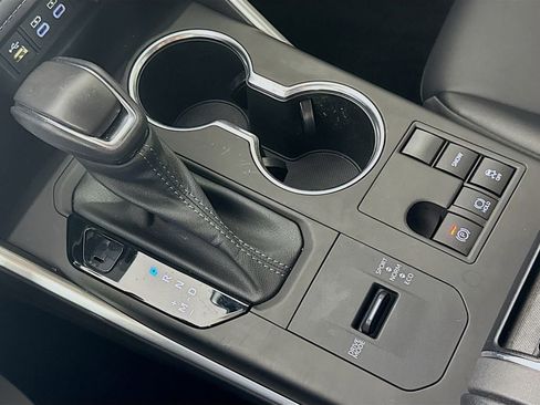 Used 2023 Toyota Highlander XLE image 19