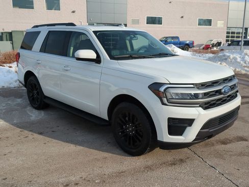 Used 2024 Ford Expedition XLT image 2