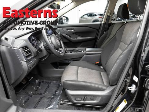 Used 2024 Nissan Rogue SV AWD/4WD image 13
